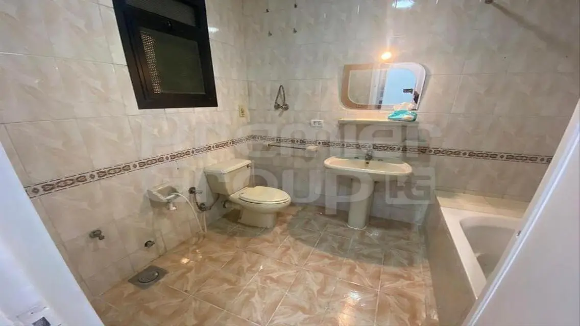 شقة فاخرة للبيع بمساحة مناسبة