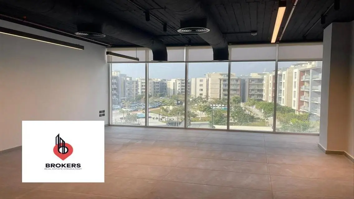 Office space for rent in Azad Mall