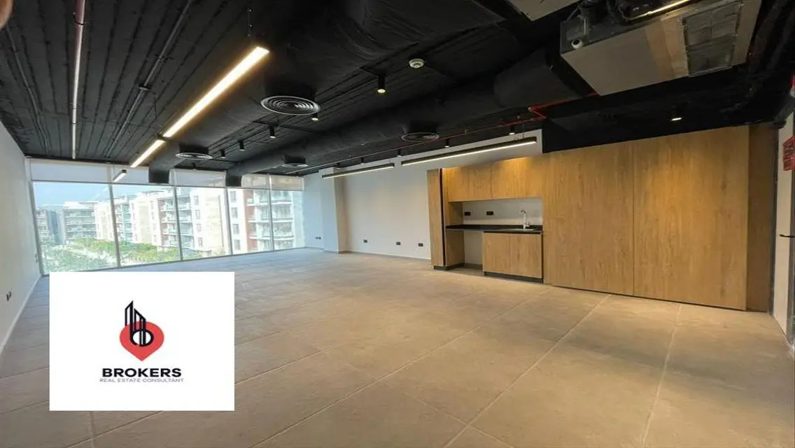 Office space for rent in Azad Mall