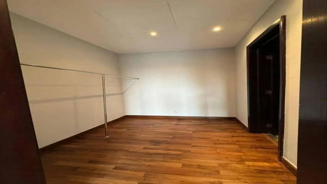 Finished apartment ready to move in Beverly Hills