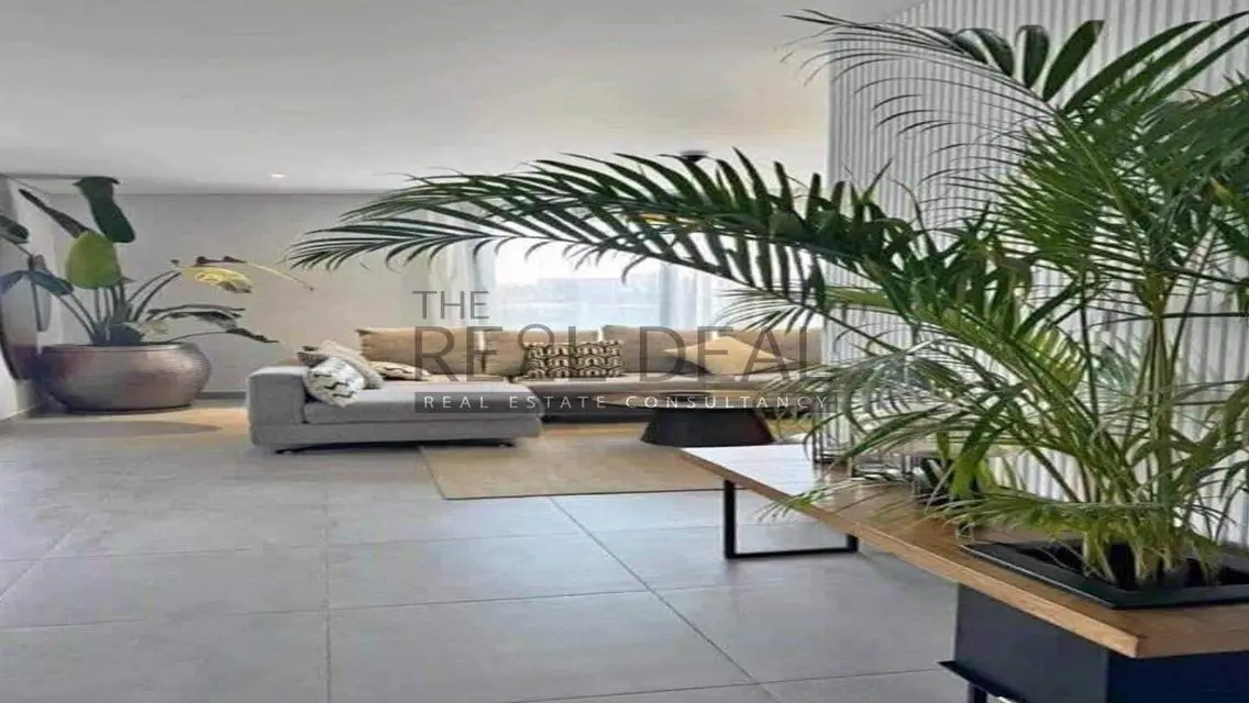 For quick sale, a 3-bedroom apartment, finished