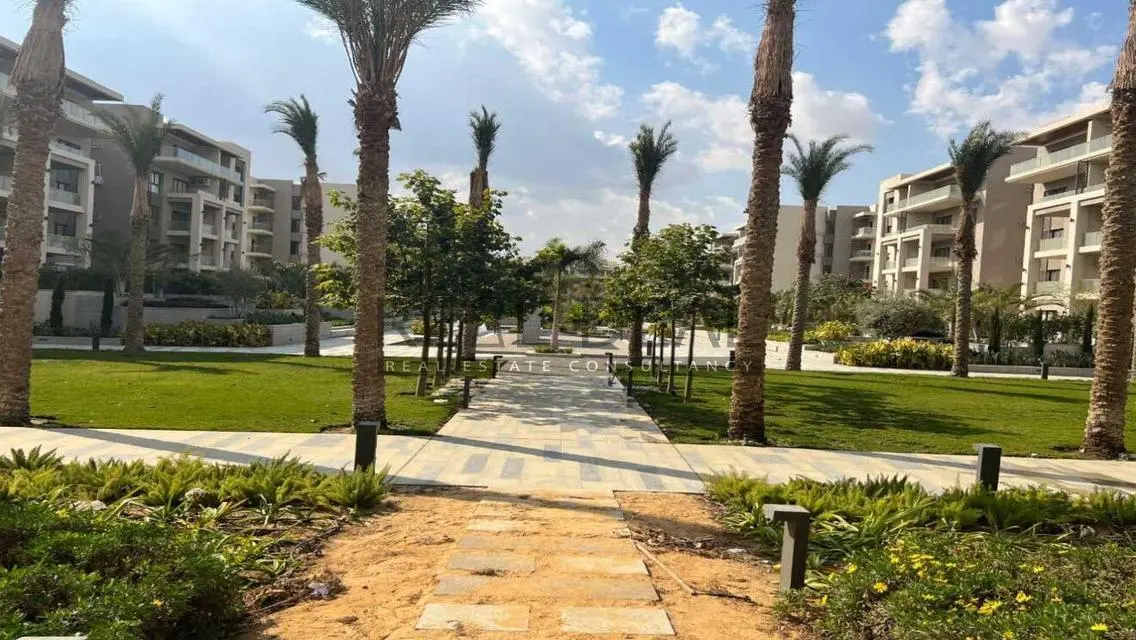 For quick sale, a 3-bedroom apartment, finished
