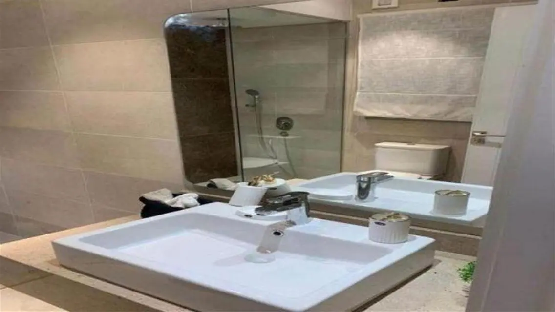 Luxury Finished apartment +garden in Village West