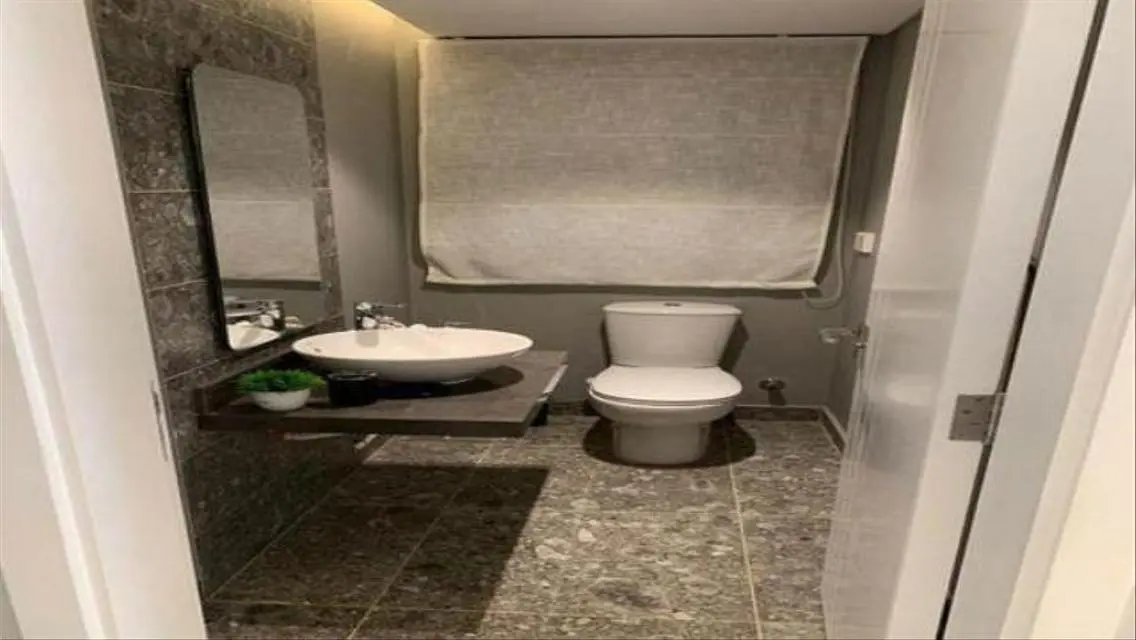 Luxury Finished apartment +garden in Village West