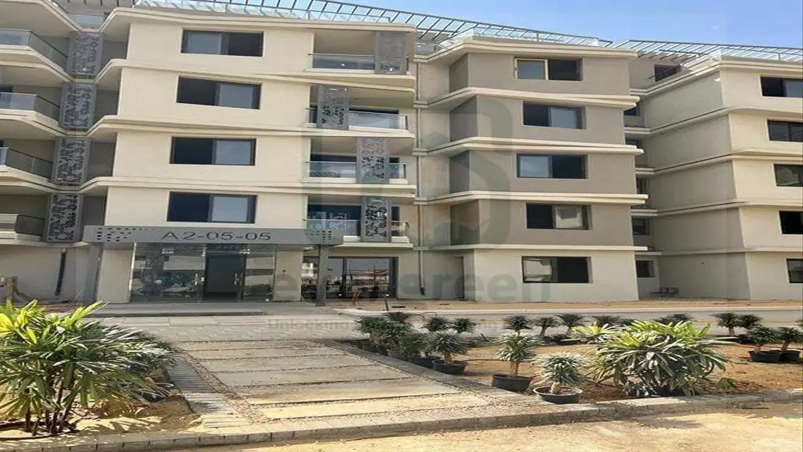 شقة مميزة فى باديه ل بالم هيلز بدون مقدم وقسط12سنة