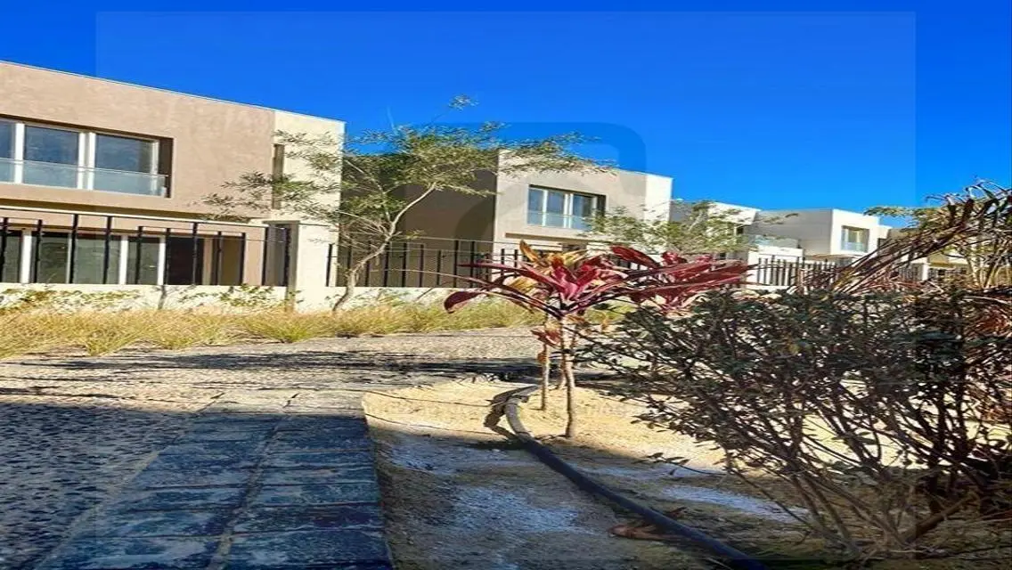 شقة مميزة فى باديه ل بالم هيلز بدون مقدم وقسط12سنة
