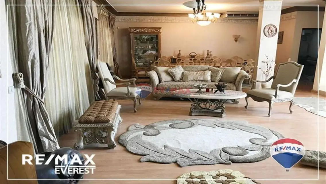فيلا مستقلة تشطيب فاخر للبيع في الربوة -الشيخ زايد