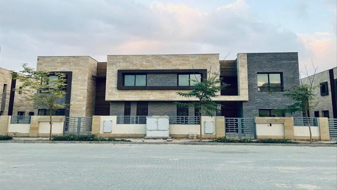 Luxury Villa with Spacious Interiors and Elegant