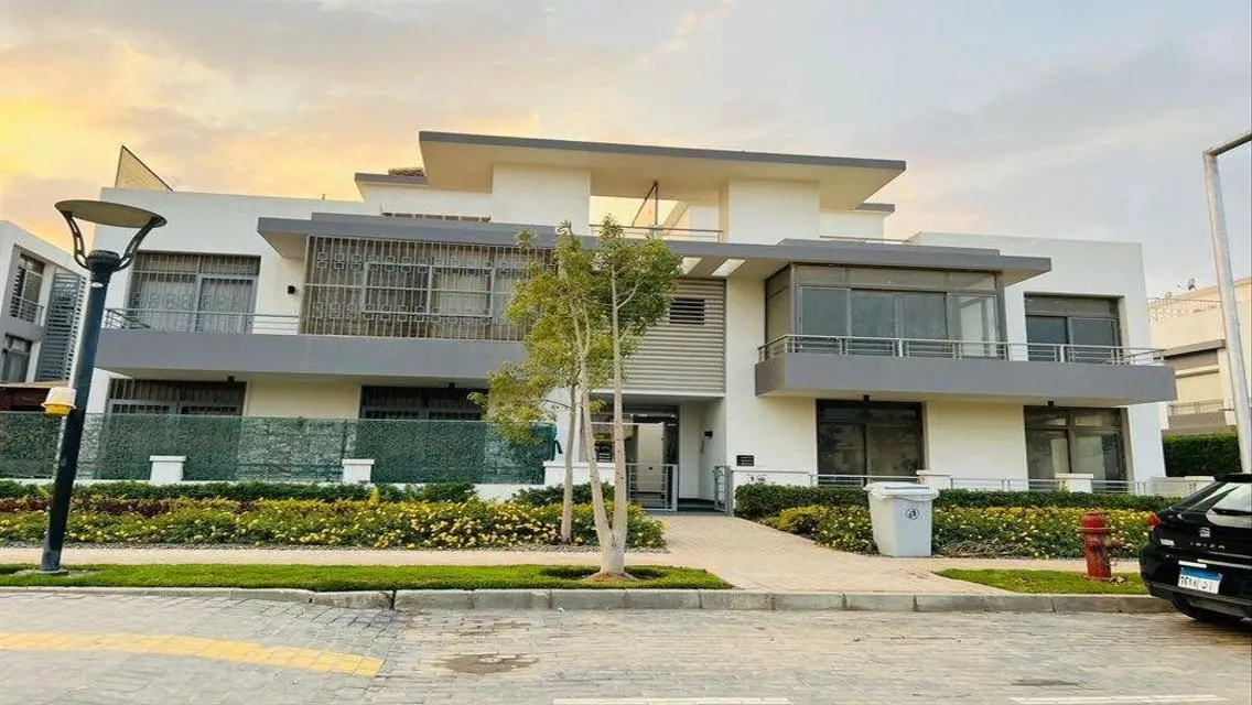 Luxury Villa with Spacious Interiors and Elegant