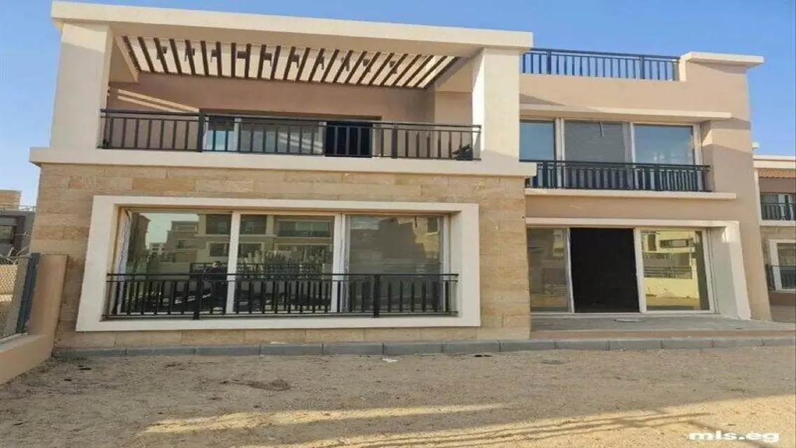 Luxury Villa with Spacious Interiors and Elegant