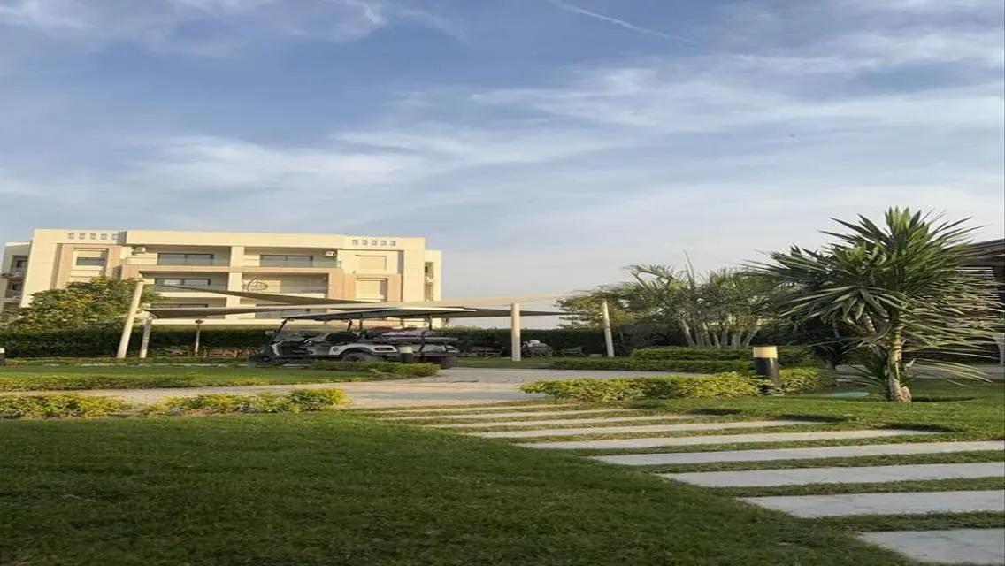 Hotel apartment next to City Center Almaza, mana..
