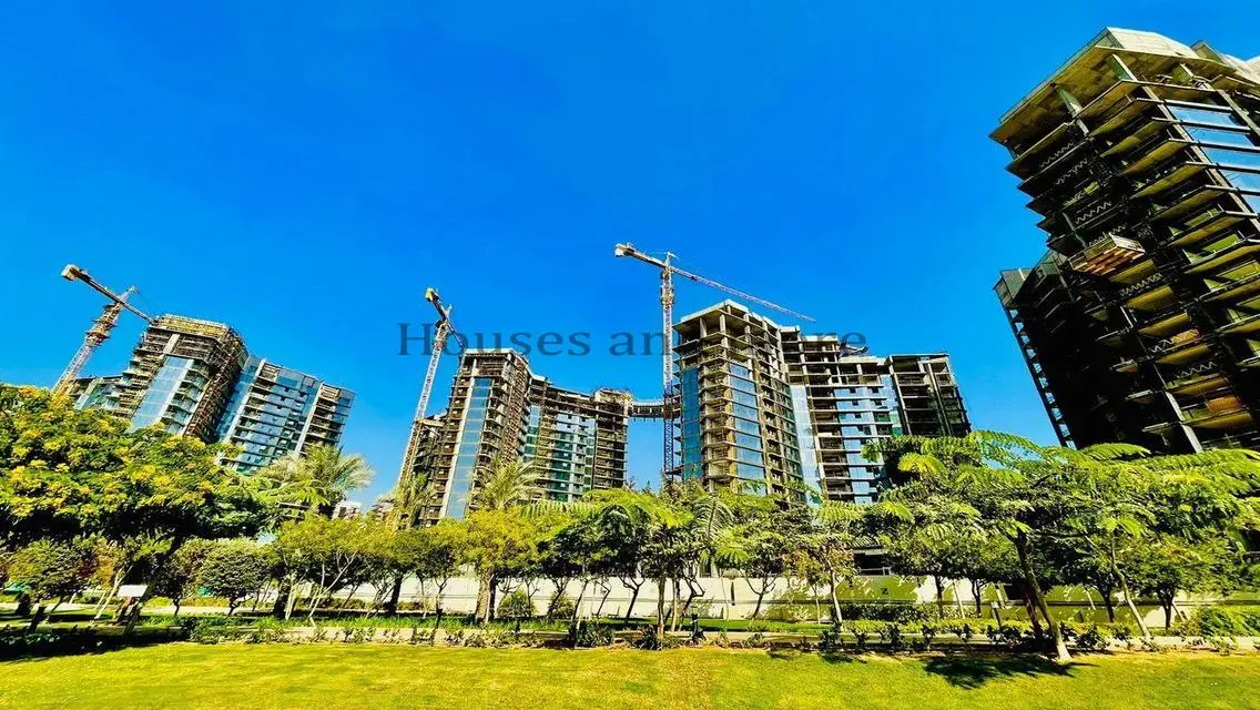 Resale apartment ground floor garden in Zed Towers