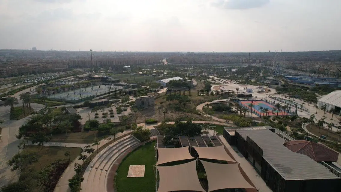 Resale apartment ground floor garden in Zed Towers