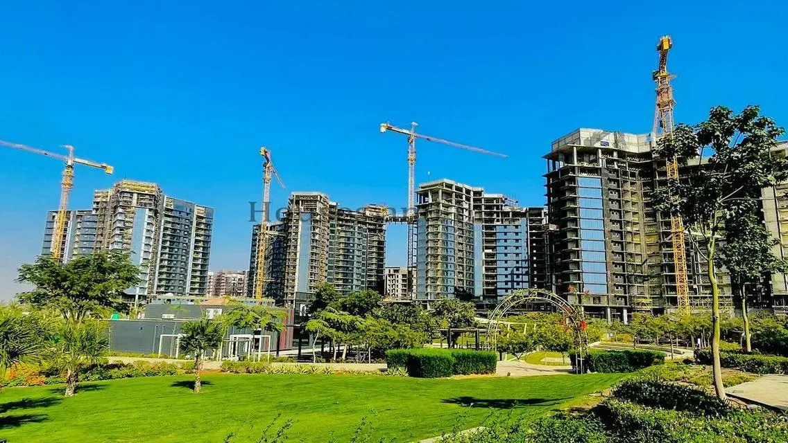 Resale apartment ground floor garden in Zed Towers