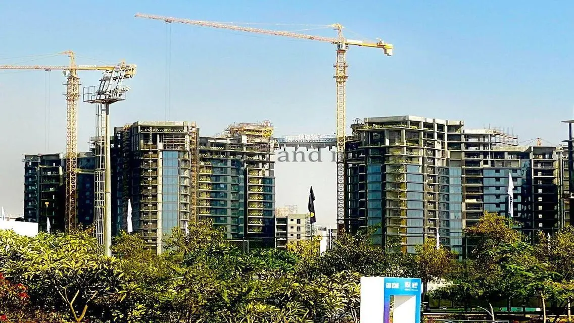 Resale apartment ground floor garden in Zed Towers