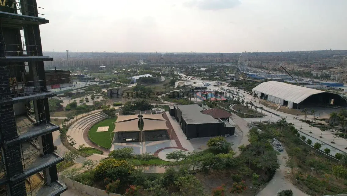 Resale apartment ground floor garden in Zed Towers