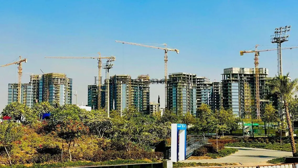 Resale apartment ground floor garden in Zed Towers