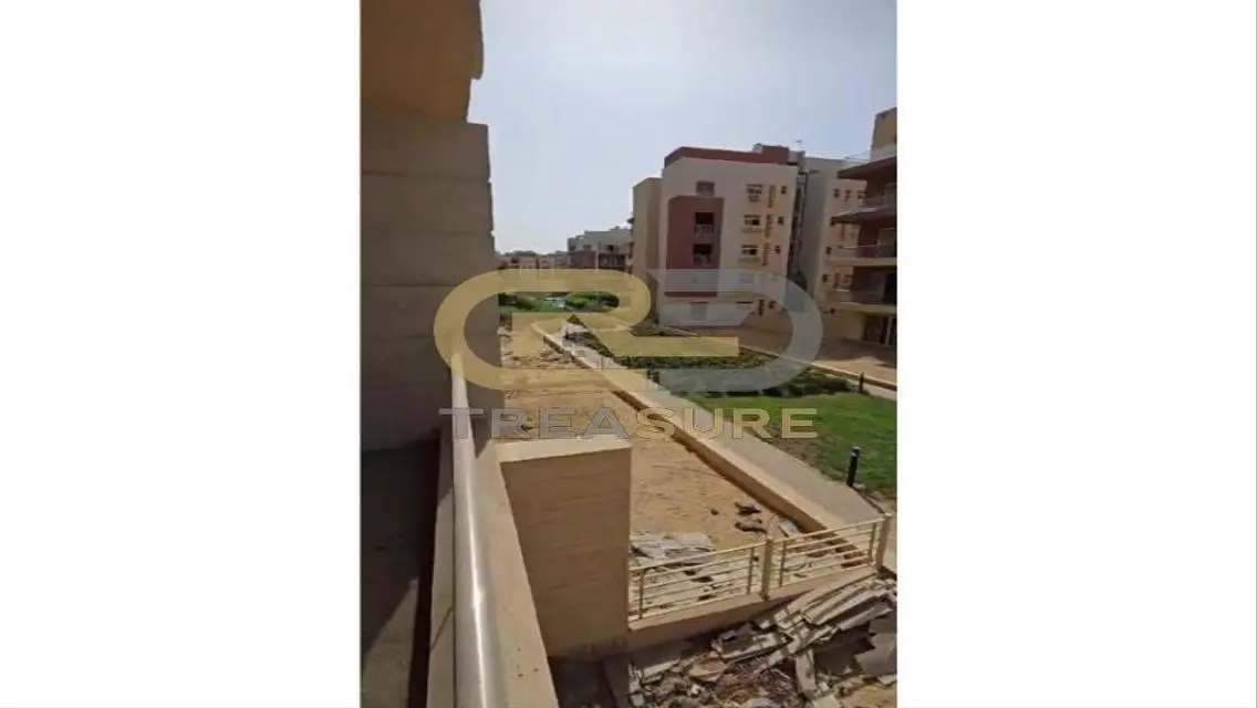 شقة للبيع في بروميناد فيو علي حمام السباحة       .