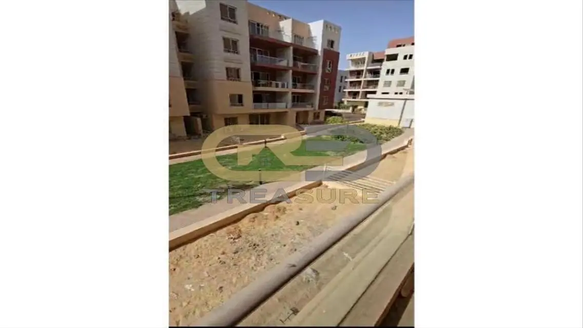 شقة للبيع في بروميناد فيو علي حمام السباحة       .