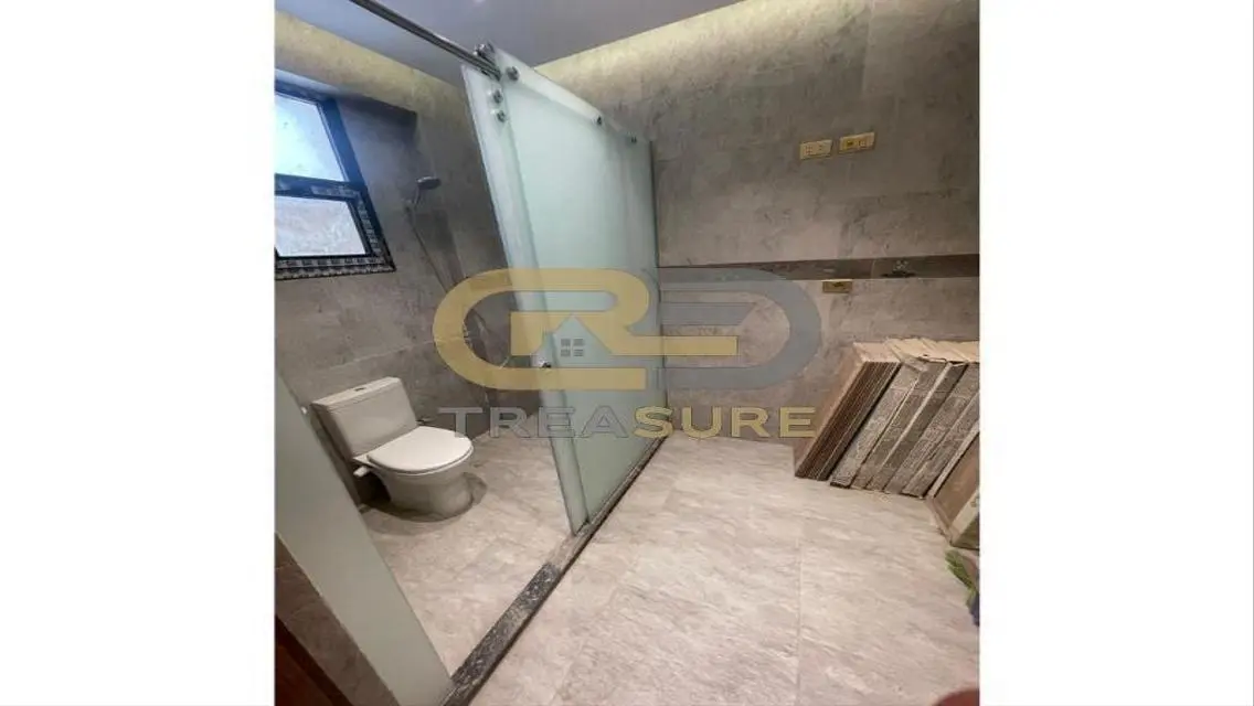 Duplex with garden for rent in Eastown Kitchen+Acs