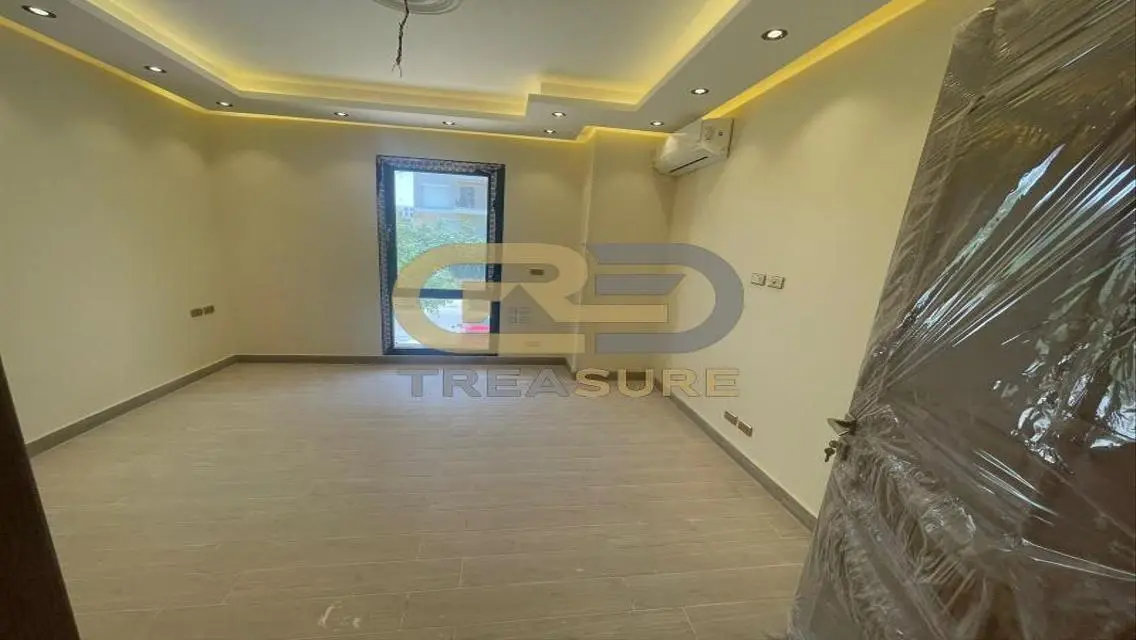 Duplex with garden for rent in Eastown Kitchen+Acs