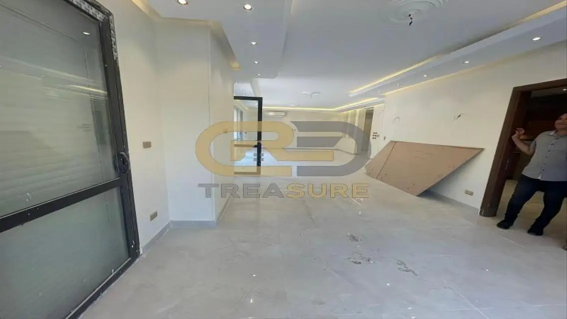 Duplex with garden for rent in Eastown Kitchen+Acs