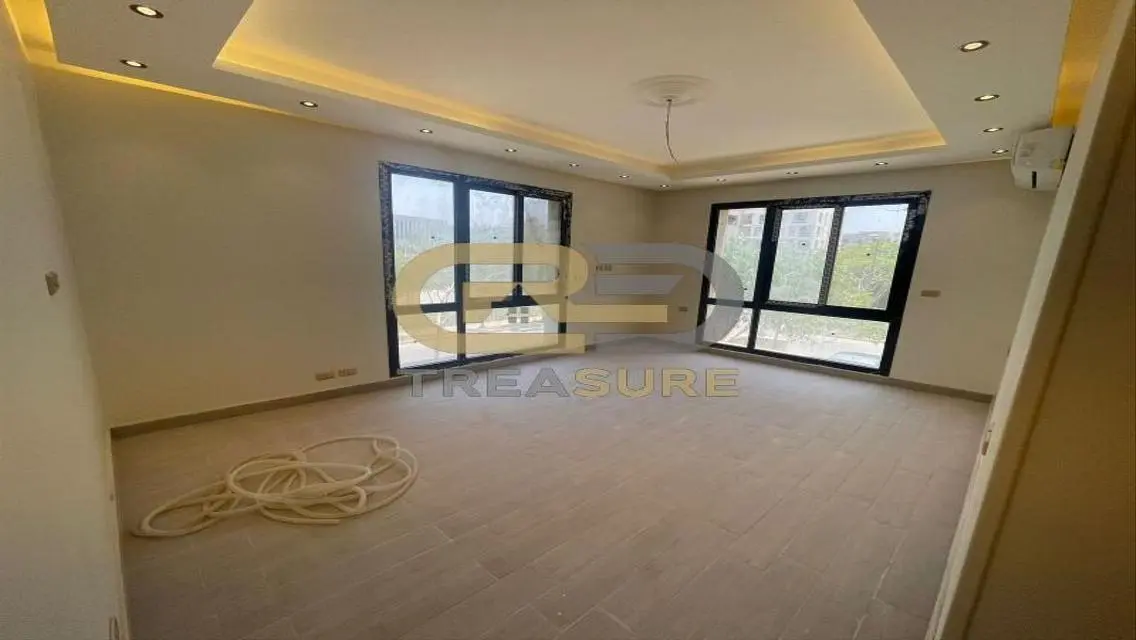 Duplex with garden for rent in Eastown Kitchen+Acs