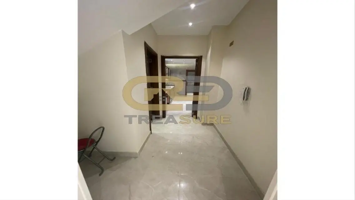 Duplex with garden for rent in Eastown Kitchen+Acs