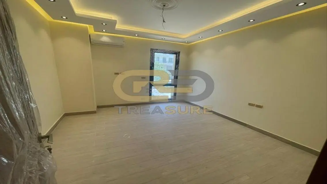 Duplex with garden for rent in Eastown Kitchen+Acs