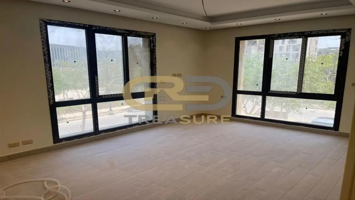 Duplex with garden for rent in Eastown Kitchen+Acs