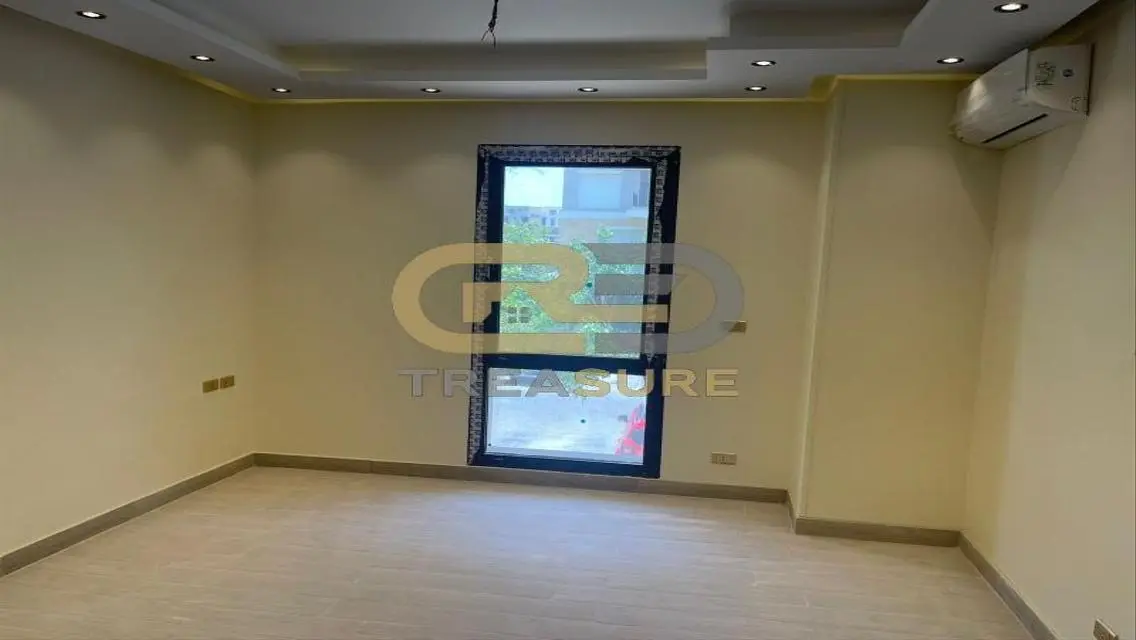Duplex with garden for rent in Eastown Kitchen+Acs