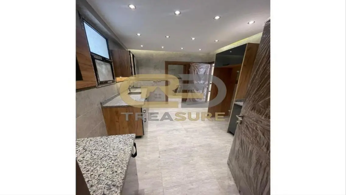 Duplex with garden for rent in Eastown Kitchen+Acs
