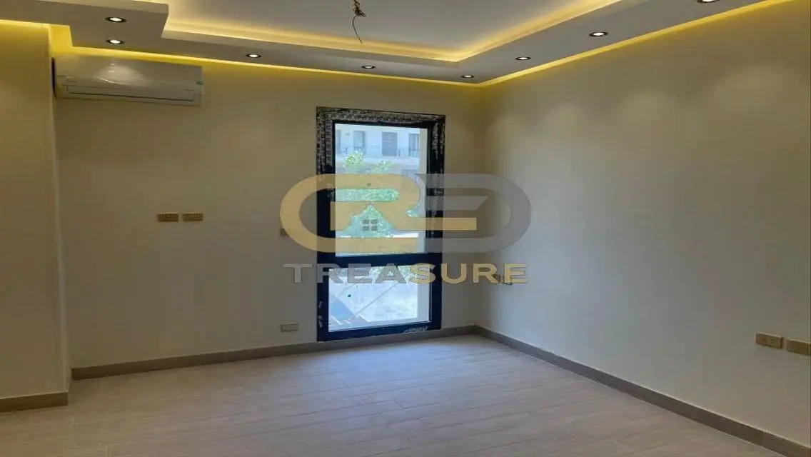 Duplex with garden for rent in Eastown Kitchen+Acs