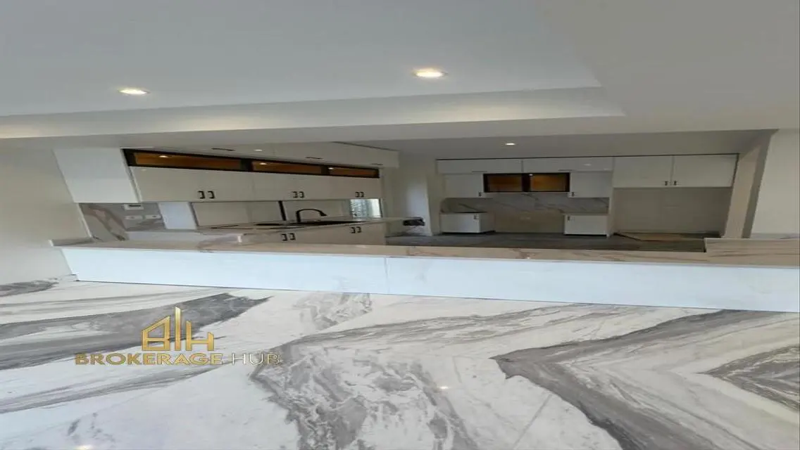 Villa for sale in a location Hyde Park,
