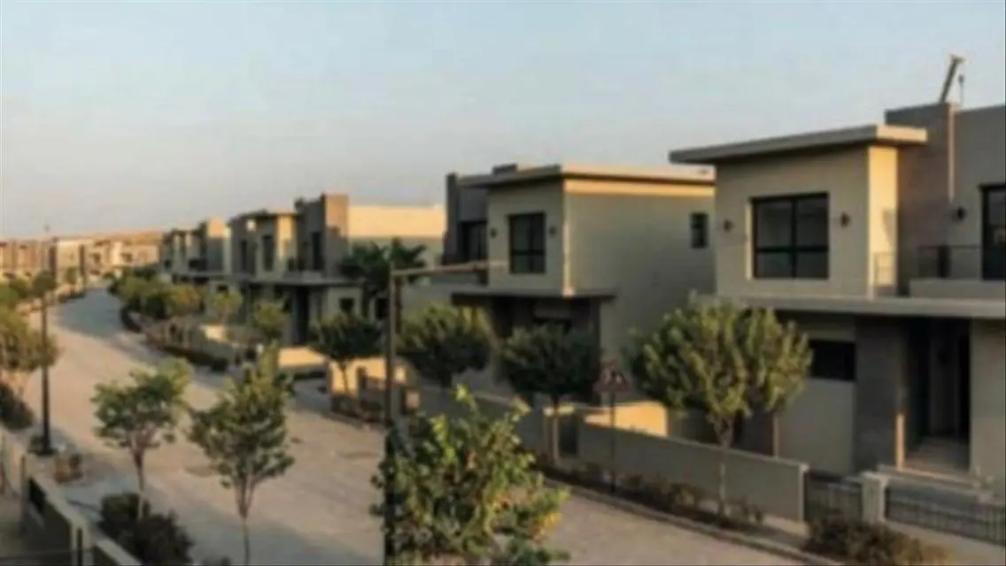 Luxurious Villa for Sale with Spacious Grounds at Swan Lake