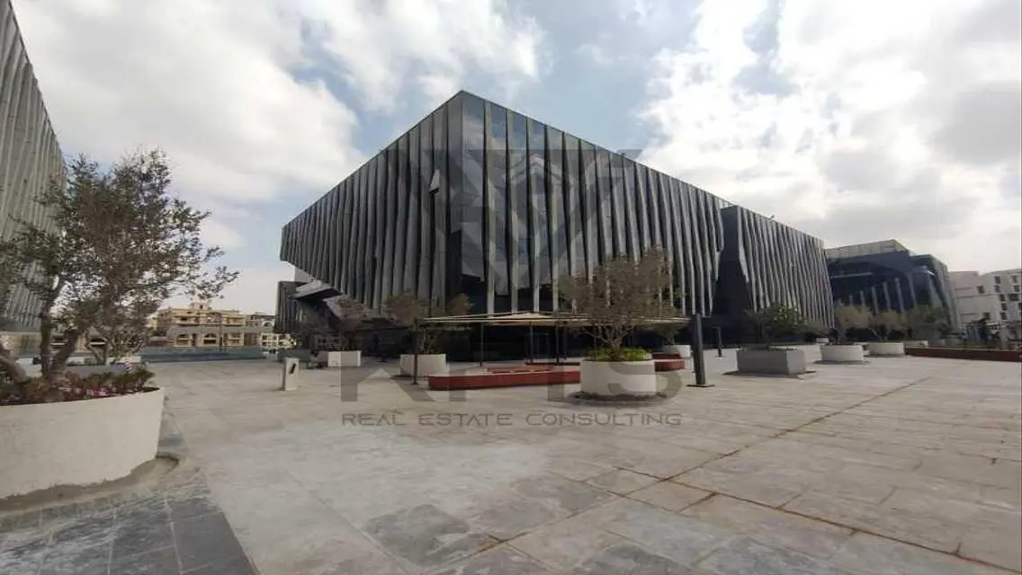 مكتب متشطب بالكامل 229م بفيو مميز للايجار في EDNC