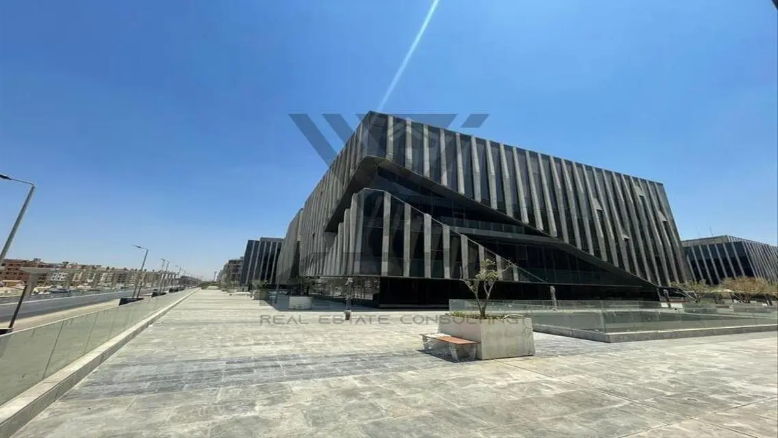 مكتب متشطب بالكامل 229م بفيو مميز للايجار في EDNC