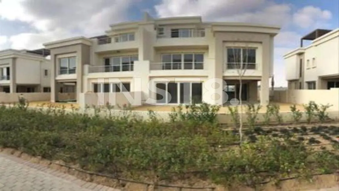 Luxury furnished apartment sale in CFC new Cairo