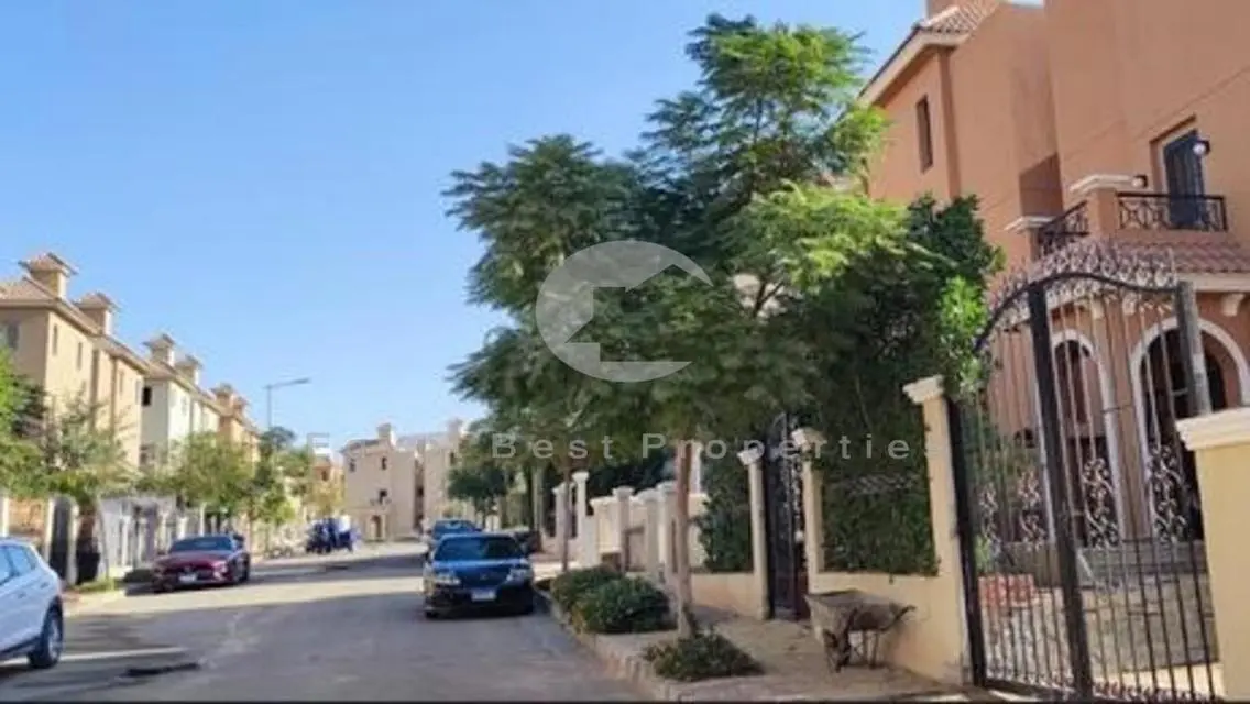 ب3.5 مليون امتلك شقة 2 غرفة متشطبة بالكامل في نيوم