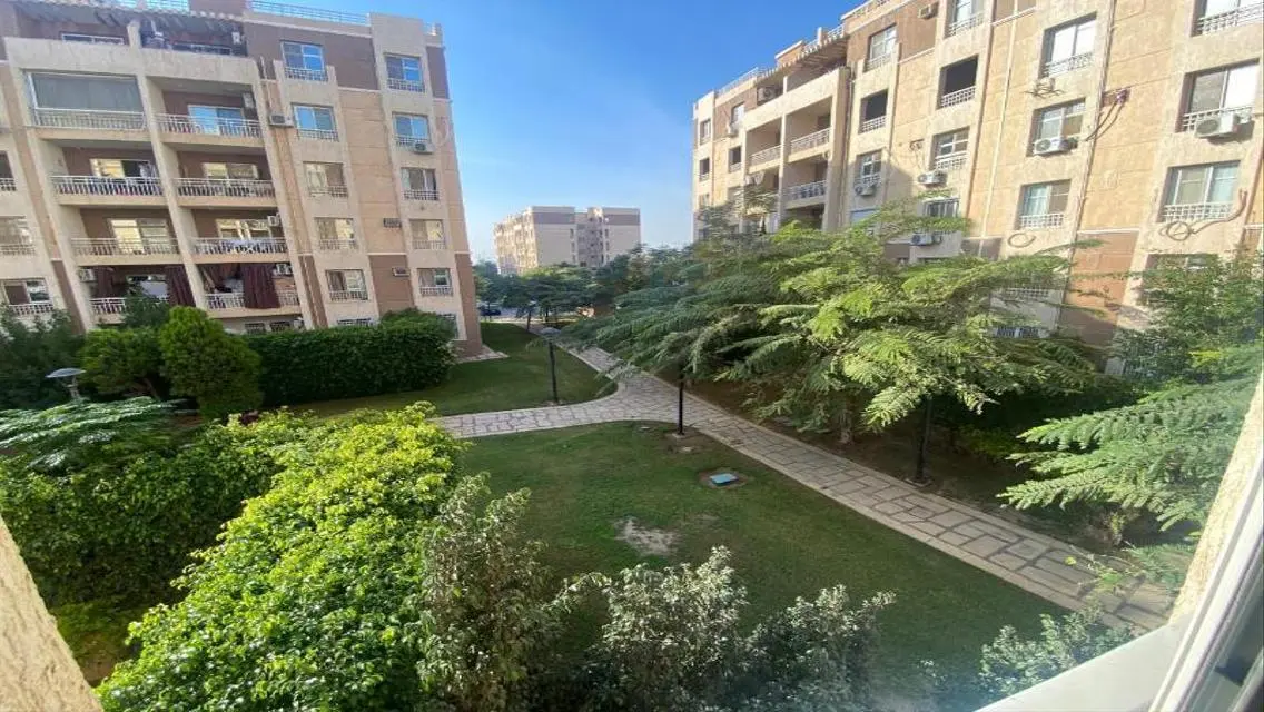 شقة للبيع في مدينتي 96م تشطيب فندقي B7 ڤيو جاردن