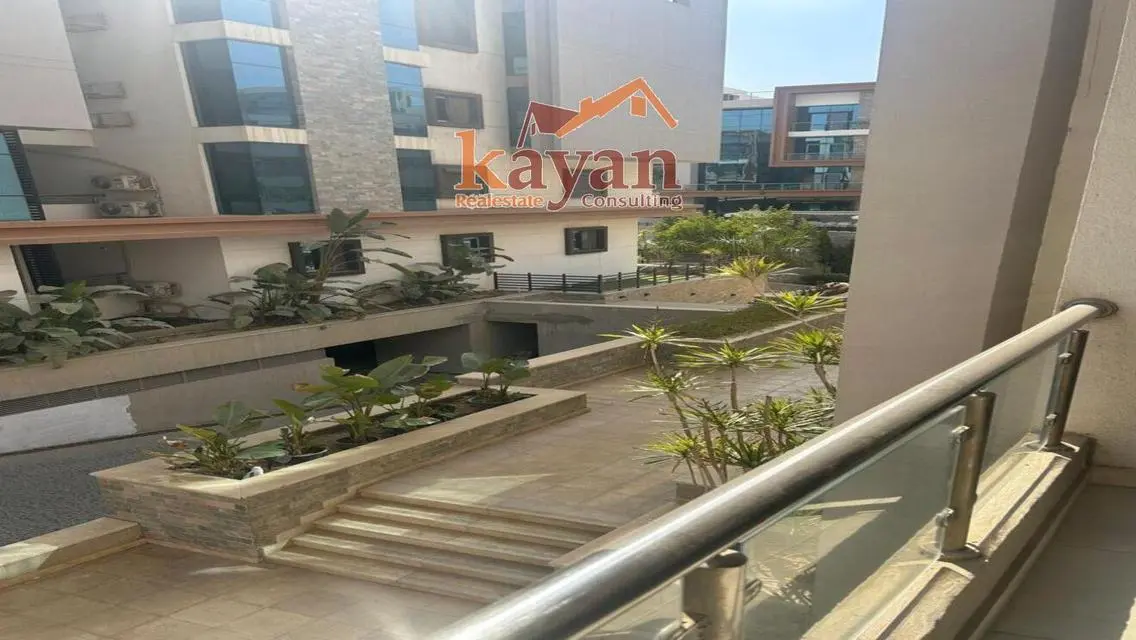 للبيع شقه بسعر لقطه بالمطبخ في لاميرادا التجمع