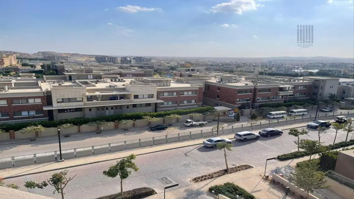 بنتهاوس مع سلالم داخلية للإيجار في امبرفيل .