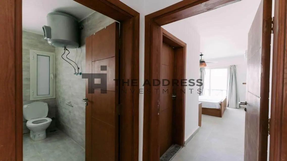 Fully furnished Chalet over pool in Mountain View