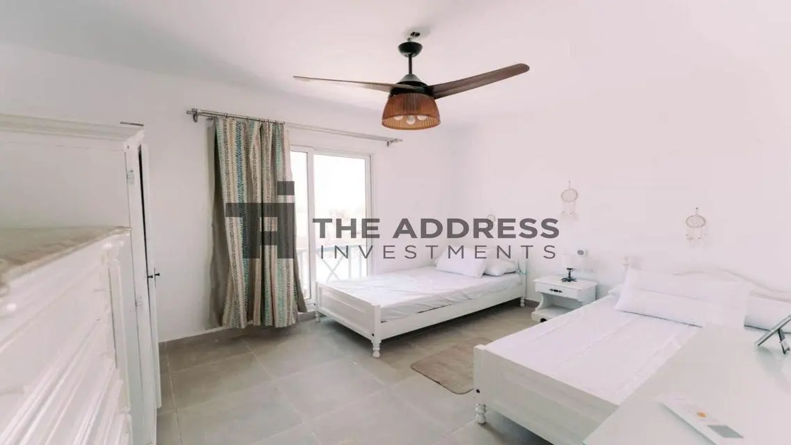 Fully furnished Chalet over pool in Mountain View