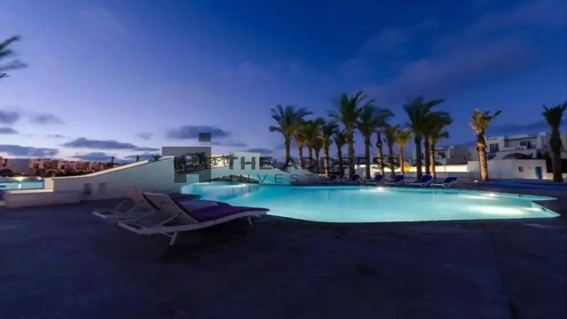 Fully furnished Chalet over pool in Mountain View