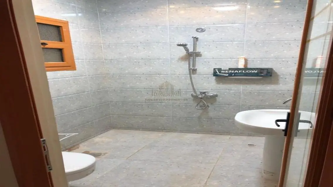 2 Min from agora mall, 5 Min from golden square