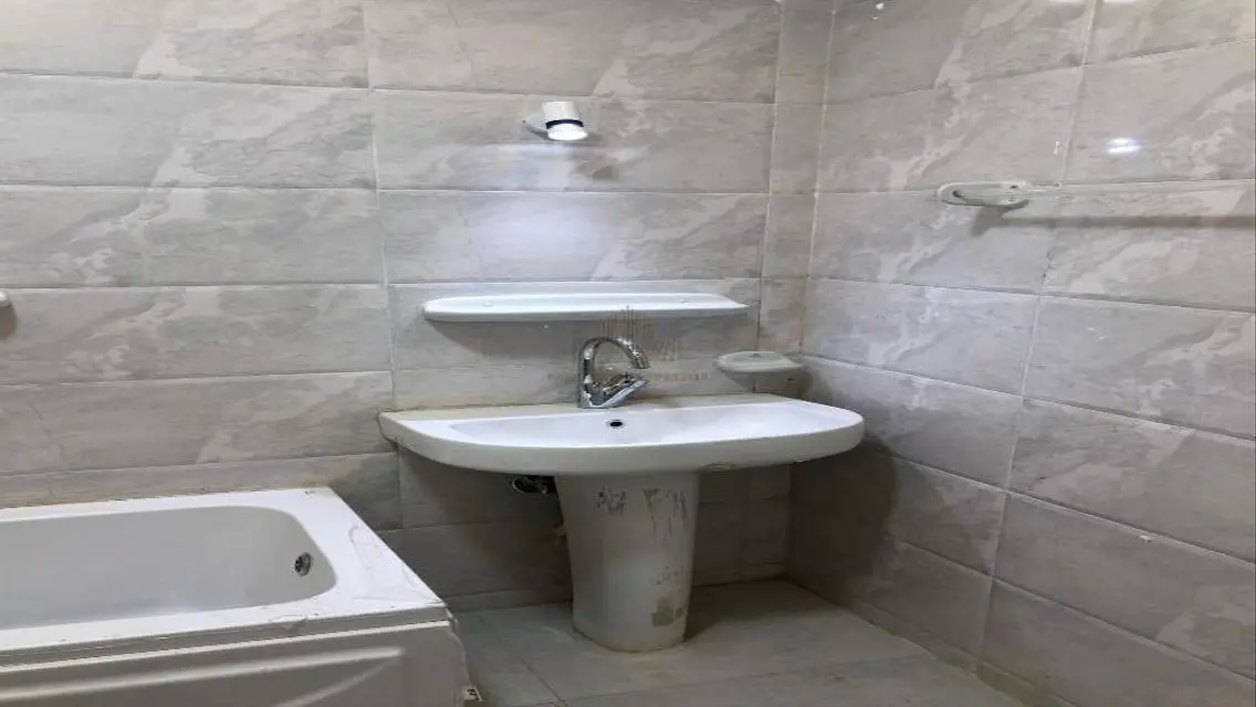 2 Min from agora mall, 5 Min from golden square