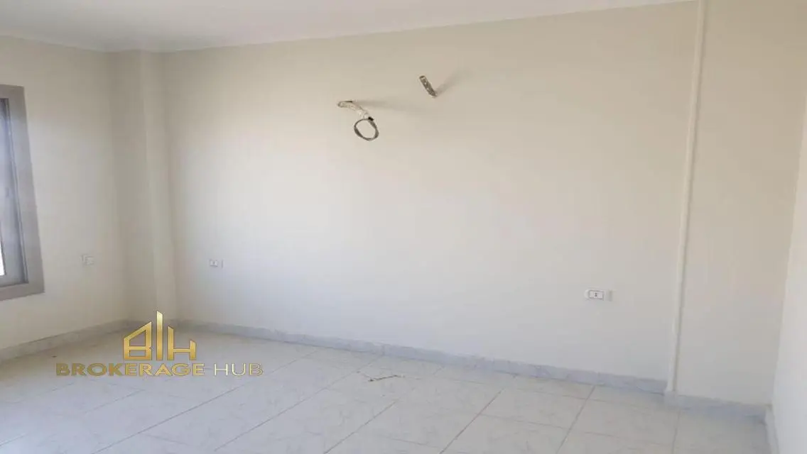 بنتهاوس بالمطبخ والتكييفات وحمام سباحة للإيجار