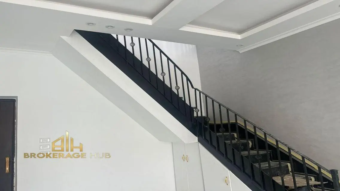 بنتهاوس بالمطبخ والتكييفات وحمام سباحة للإيجار