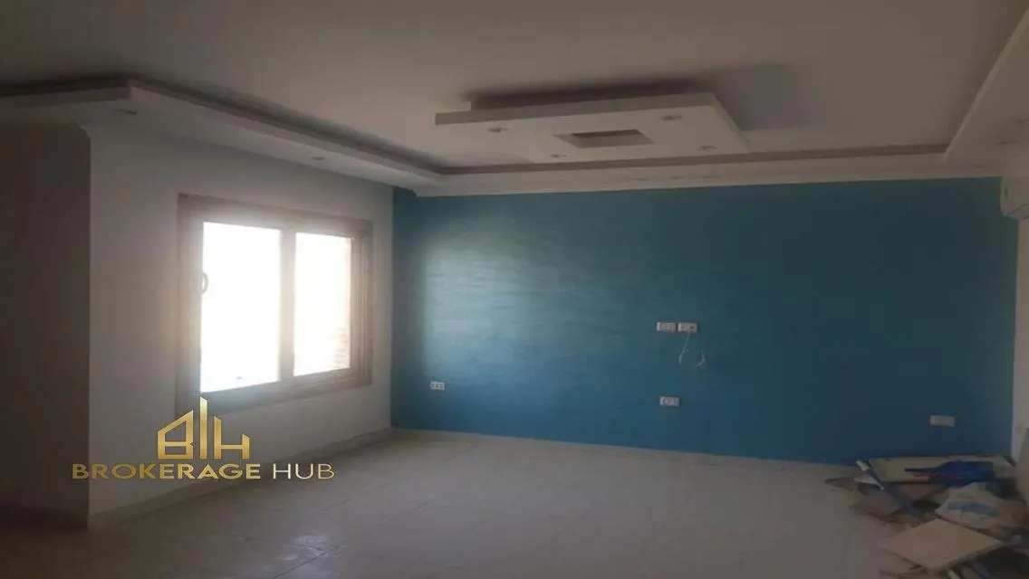 بنتهاوس بالمطبخ والتكييفات وحمام سباحة للإيجار
